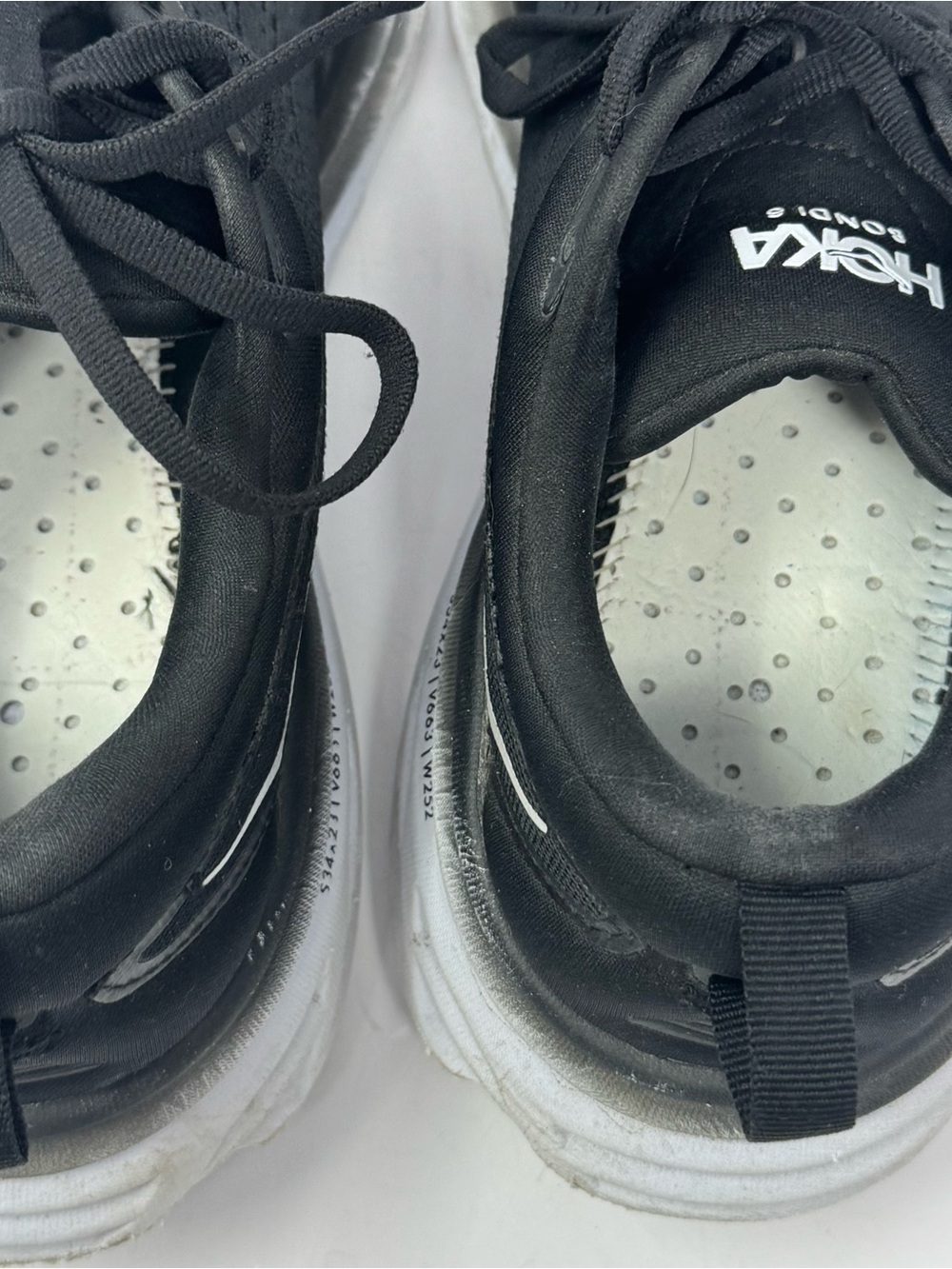 HOKA Bondi 8 Women’s Running Sneakers Black White Size 9.5 No Insoles - Picture 5 of 6
